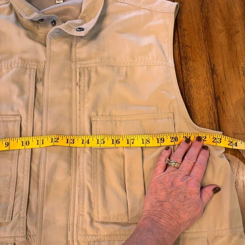 TravelSmith Men's RFID Traveler's Vest in Stone, Large, Hiking Fishing Hunting